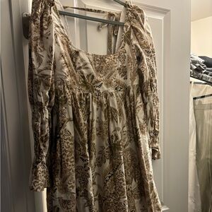 Remember Alexa’s dress when trying tog out for a play on Schitts Creek?